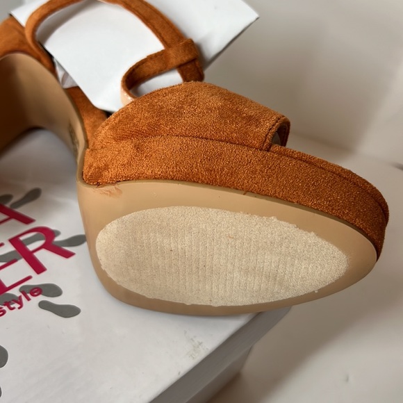 New in the Box Olivia Miller Seduce Heels Cognac size 10 - Picture 6 of 7